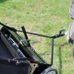 * Wiltec Balai Ramasseur Balayeuse Tondeuse Autoportee Largeur 120Cm Et Roues En Caoutchouc 266 60,3Cm><noscript><img width=